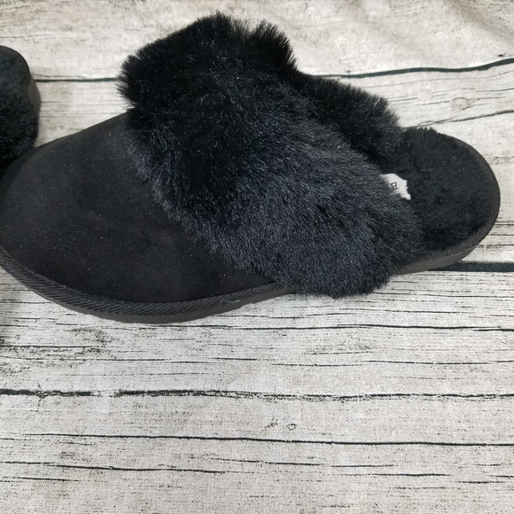 Bamboo Black Slippers Size 7. - Picture 2 of 8